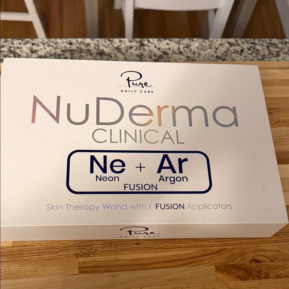 NuDerma Clinical Neon + Argon Skin Therapy Wand – White